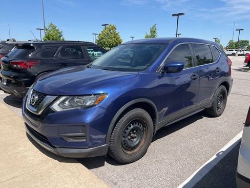 Used 2017 Nissan Rogue S AWD/4WD image 2