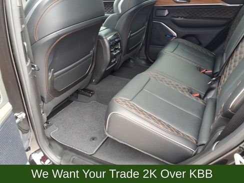 Used 2024 Jeep Grand Cherokee Summit AWD/4WD image 9