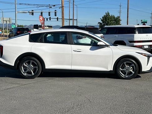 Used 2025 Kia K4 FWD image 3