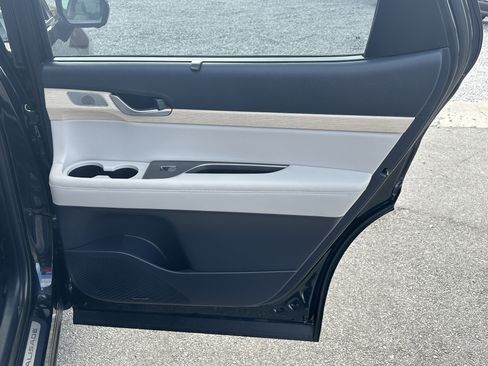 Used 2023 Hyundai Palisade Limited FWD image 18