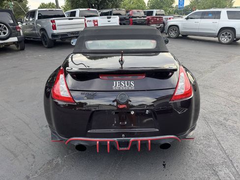 Used 2010 Nissan 370Z Touring RWD image 8