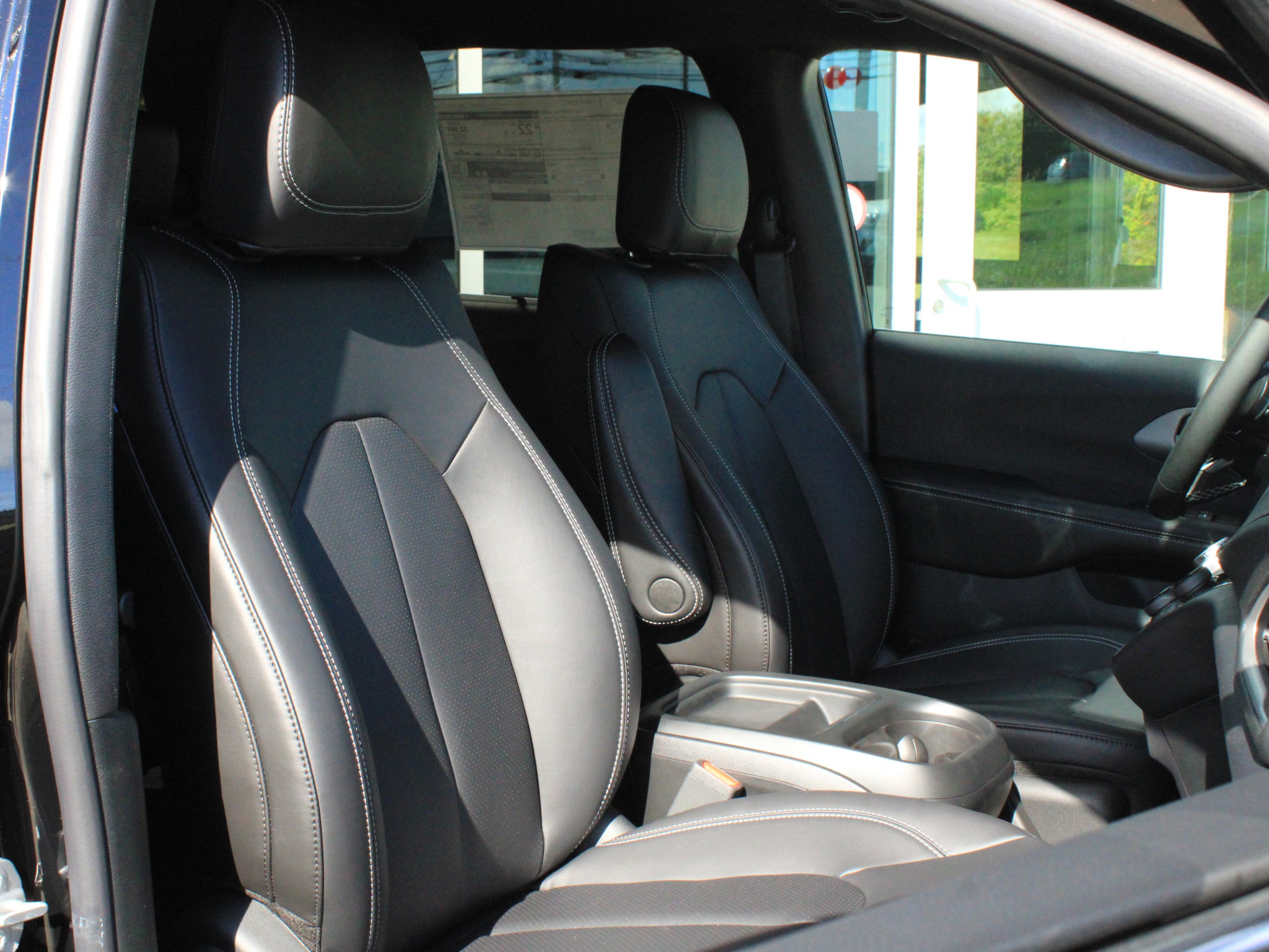 New 2027 Chrysler Pacifica Select FWD image 25