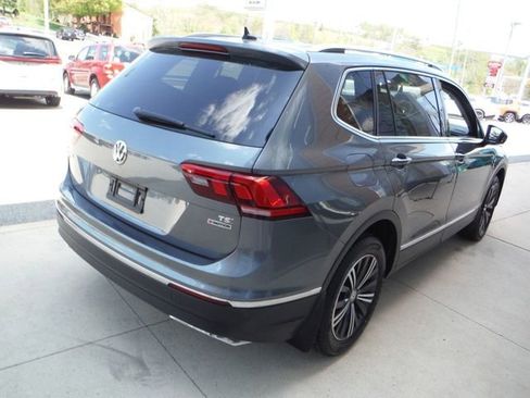 Used 2018 Volkswagen Tiguan SEL AWD/4WD image 9