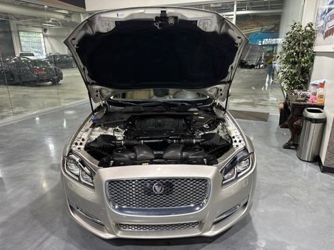 Used 2017 Jaguar XJ L Portfolio RWD image 23