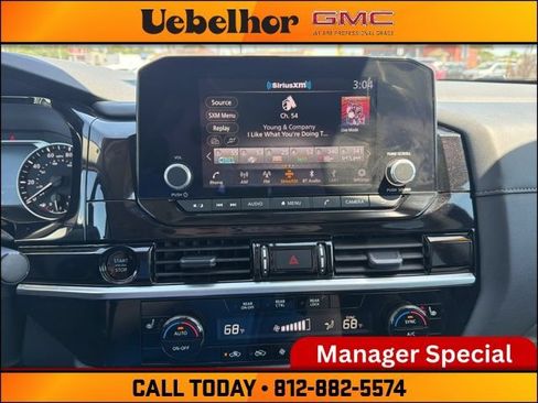 Used 2025 Nissan Pathfinder SV AWD/4WD image 34