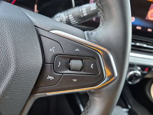 Used 2025 Chevrolet Trax LT w/ LT Convenience Package FWD image 21