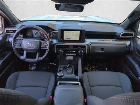 Used 2025 Toyota Tacoma SR5 AWD/4WD image 17