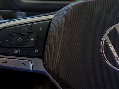 Used 2024 Volkswagen Tiguan SE image 16