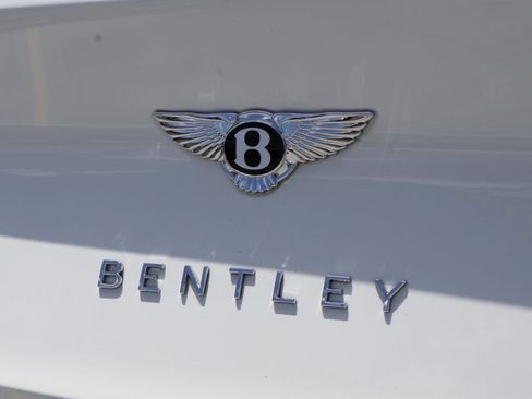 Used 2021 Bentley Bentayga Plug-In Hybrid AWD/4WD image 8