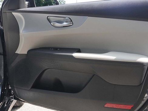 Used 2022 Kia Forte LXS w/ LXS Technology Package FWD image 20