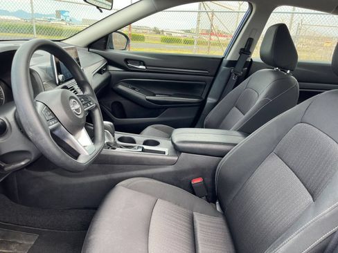 Used 2025 Nissan Altima 2.5 SV FWD image 27