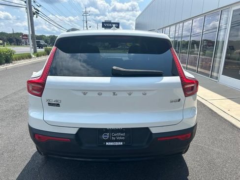 Certified 2025 Volvo XC40 B5 Plus AWD/4WD image 4