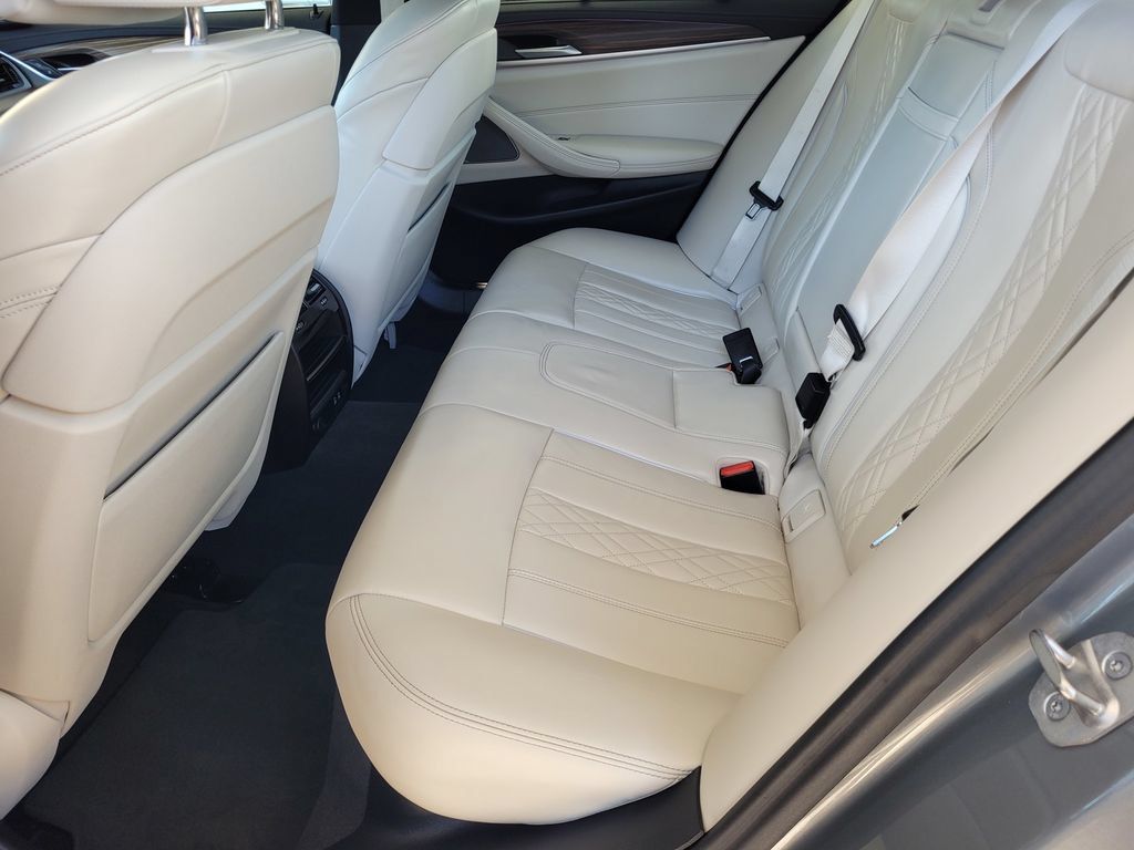 Used 2023 BMW 530i xDrive w/ Premium Package AWD/4WD image 8
