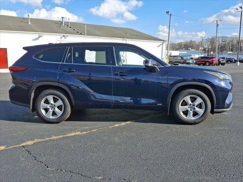 Used 2022 Toyota Highlander LE image 25