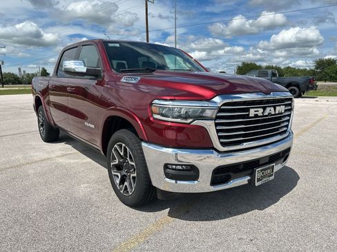 Used 2025 RAM 1500 Laramie AWD/4WD image 7