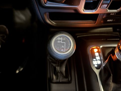 Used 2025 Jeep Wrangler Sport image 19