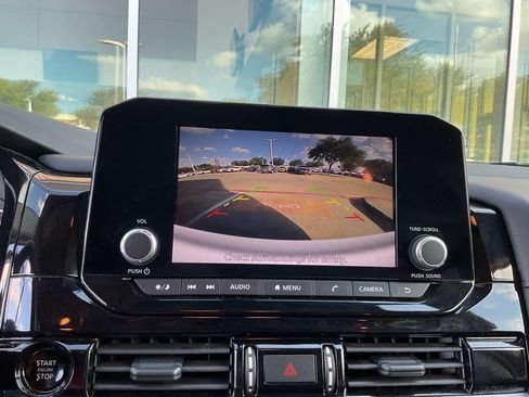Used 2025 Nissan Pathfinder SV FWD image 30