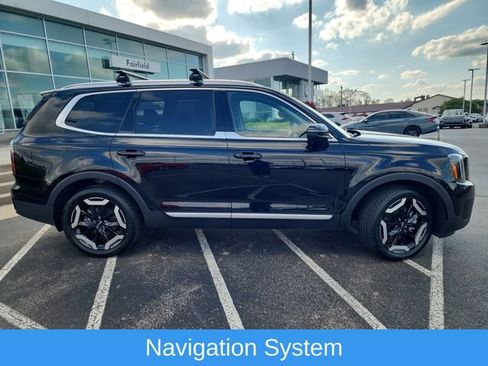 Used 2024 Kia Telluride EX w/ EX Captain's Chair Package FWD image 2