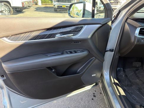 Used 2024 Cadillac XT6 Premium Luxury image 27