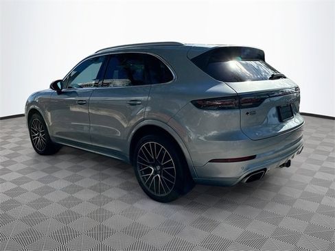 Used 2020 Porsche Cayenne image 5
