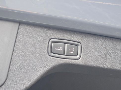 Used 2025 Porsche Macan Electric image 16