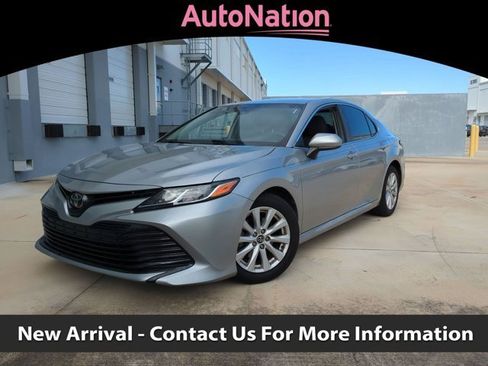 Used 2019 Toyota Camry LE image 1