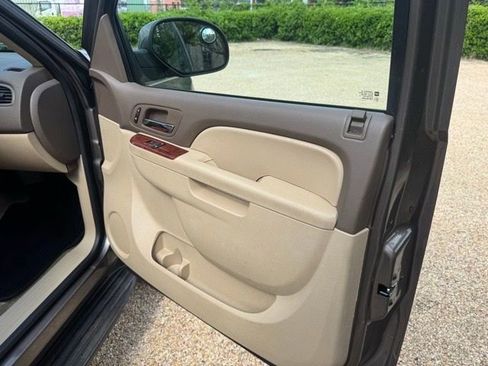 Used 2011 Chevrolet Tahoe LT RWD image 30