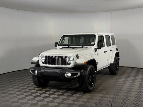 Certified 2025 Jeep Wrangler Unlimited Sahara w/ Safety Group AWD/4WD image 3