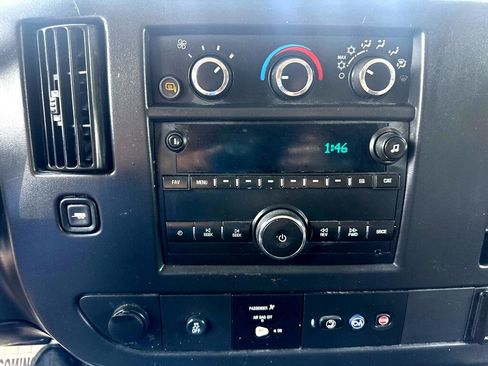 Used 2015 Chevrolet Express 3500 LS image 40