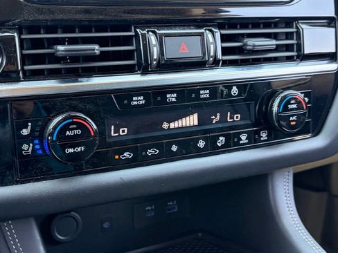 Used 2023 Nissan Pathfinder Platinum w/ Cargo Package AWD/4WD image 9