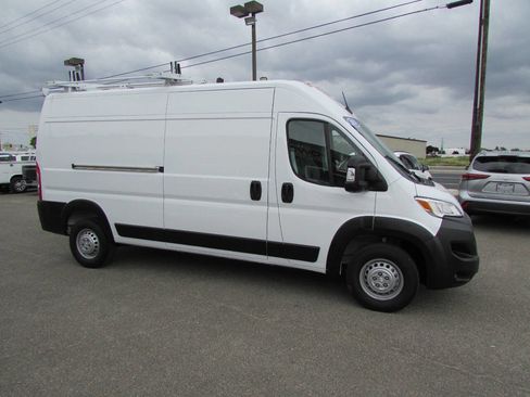Used 2024 RAM ProMaster 2500 w/ Convenience Group FWD image 5