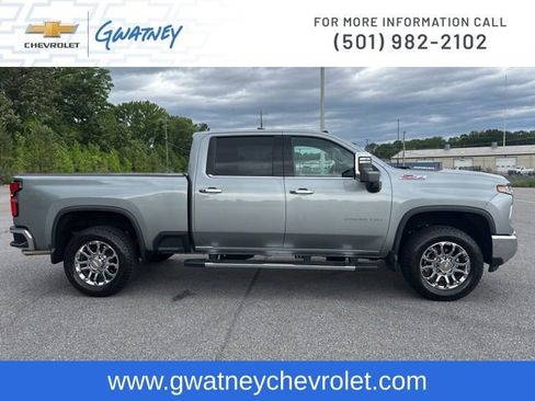Used 2024 Chevrolet Silverado 2500 LTZ w/ LTZ Convenience Package AWD/4WD image 4