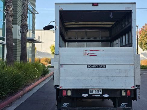 Used 2017 Chevrolet Express 3500 RWD image 9
