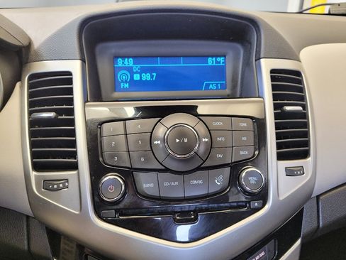 Used 2015 Chevrolet Cruze LS FWD image 25