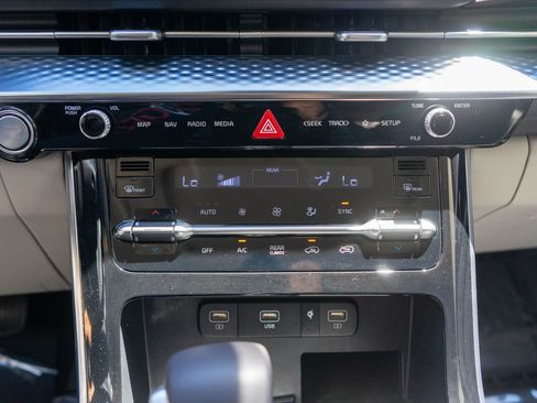 Certified 2024 Kia Carnival SX Prestige FWD image 29