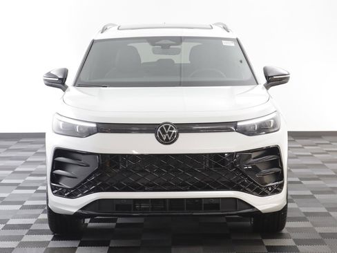New 2026 Volkswagen Tiguan SE R-Line image 24