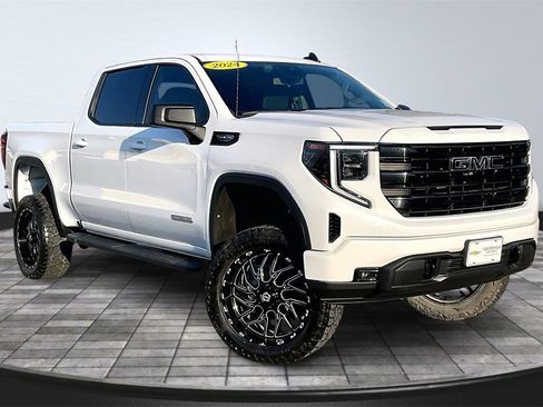 Used 2024 GMC Sierra 1500 Elevation w/ LPO, Elevation Black Package image 12