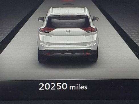 Certified 2024 Nissan Rogue SL w/ SL Premium Package image 32