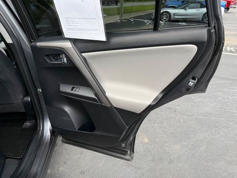 Used 2018 Toyota RAV4 XLE AWD/4WD image 19