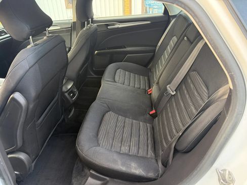 Used 2016 Ford Fusion SE FWD image 15