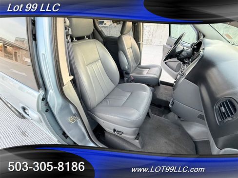 Used 2005 Chrysler Town & Country Touring w/ Luxury Group image 10