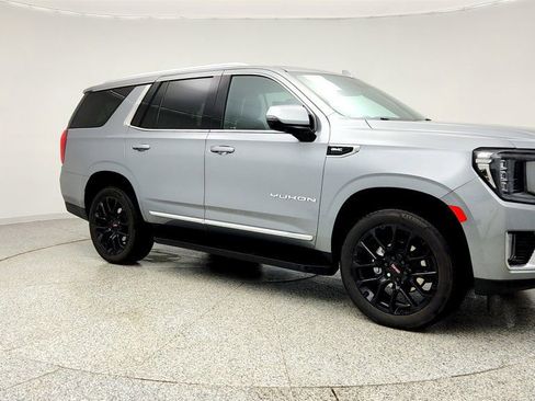 Used 2023 GMC Yukon SLT w/ SLT Premium Package image 3