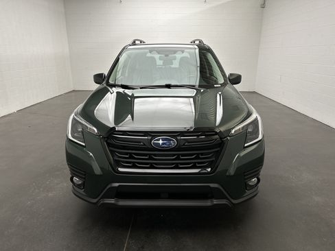 Used 2023 Subaru Forester Premium AWD/4WD image 3