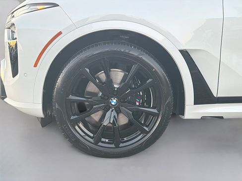 New 2026 BMW X7 M60i w/ Climate Comfort Package image 43