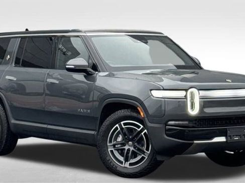Used 2025 Rivian R1S Adventure image 2