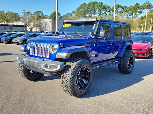 Used 2019 Jeep Wrangler Unlimited Sahara image 3