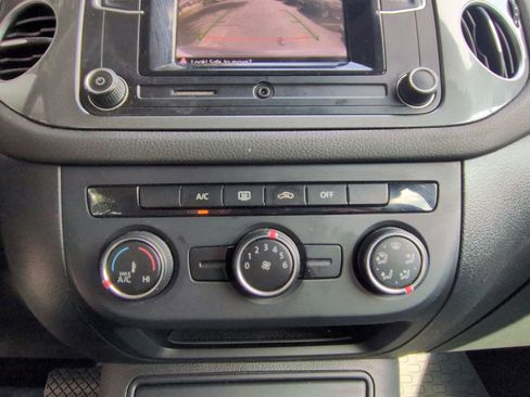 Used 2018 Volkswagen Tiguan Limited image 19