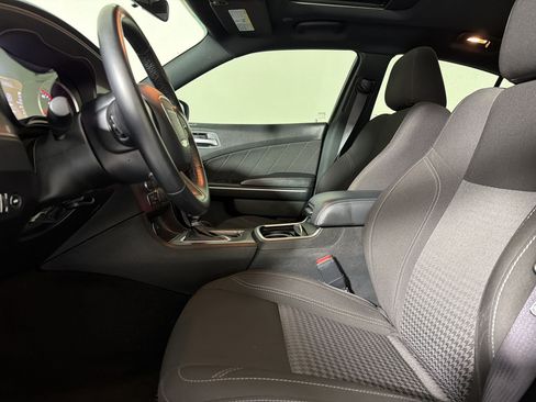 Used 2023 Dodge Charger SXT RWD image 5