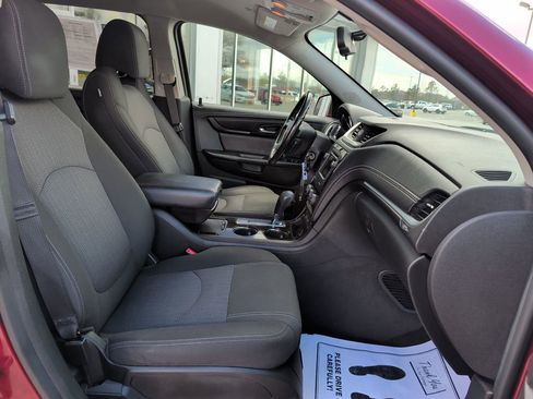 Used 2017 Chevrolet Traverse LT w/ Style and Technology Package image 23