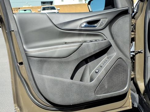 Used 2024 Chevrolet Equinox Premier image 24